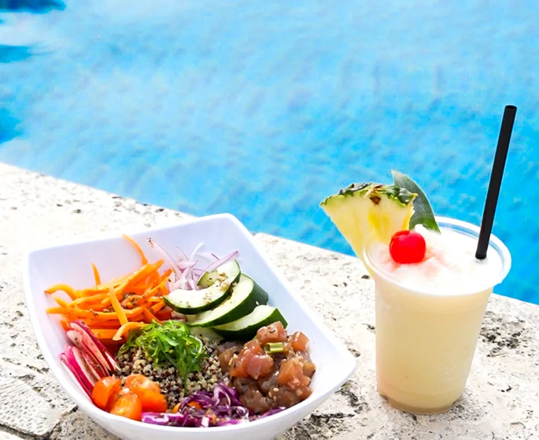 Food and cocktails at Vivo Beach Club
